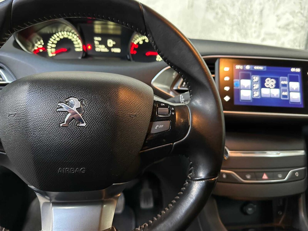 Peugeot 308 1.2 PureTech Allure 110pk 2015, ZT-579-K