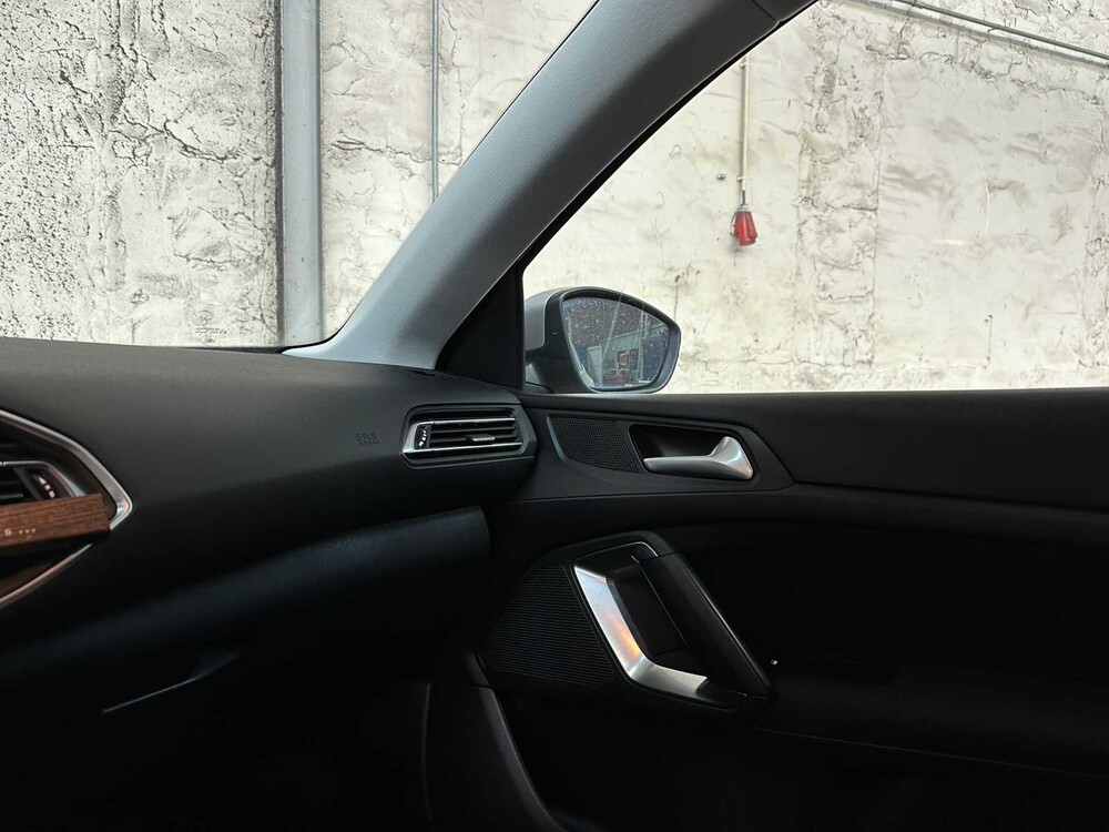 Peugeot 308 1.2 PureTech Allure 110pk 2015, ZT-579-K