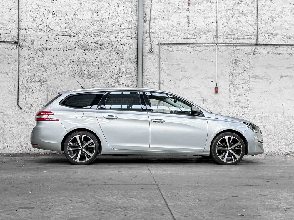 Peugeot 308 1.2 PureTech Allure 110pk 2015, ZT-579-K