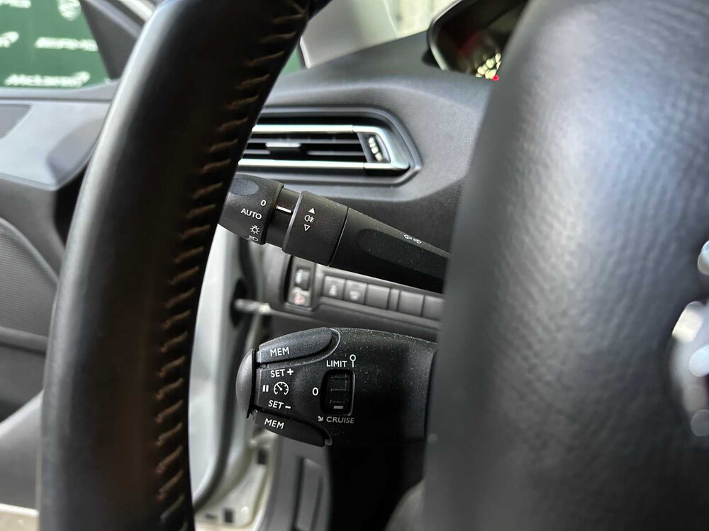 Peugeot 308 1.2 PureTech Allure 110pk 2015, ZT-579-K