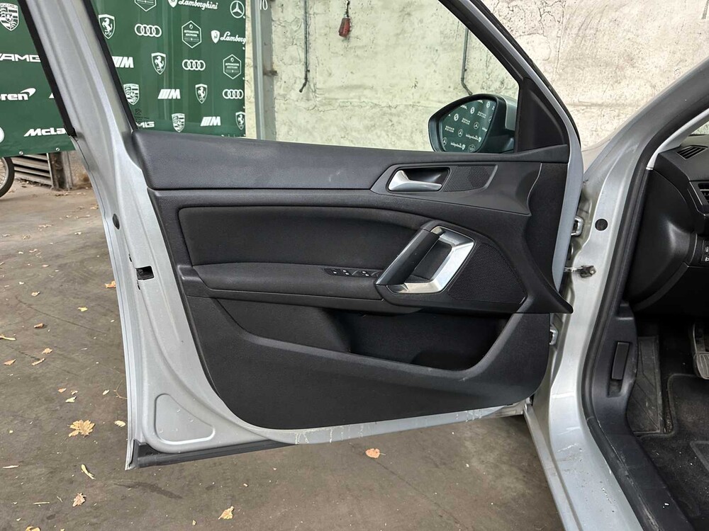 Peugeot 308 1.2 PureTech Allure 110pk 2015, ZT-579-K