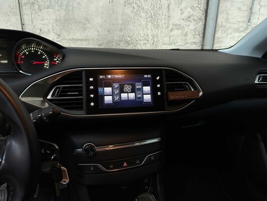 Peugeot 308 1.2 PureTech Allure 110pk 2015, ZT-579-K