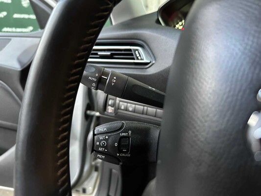 Peugeot 308 1.2 PureTech Allure 110pk 2015, ZT-579-K