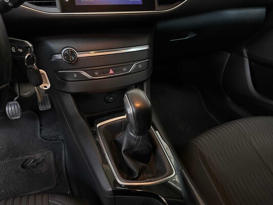 Peugeot 308 1.2 PureTech Allure 110pk 2015, ZT-579-K