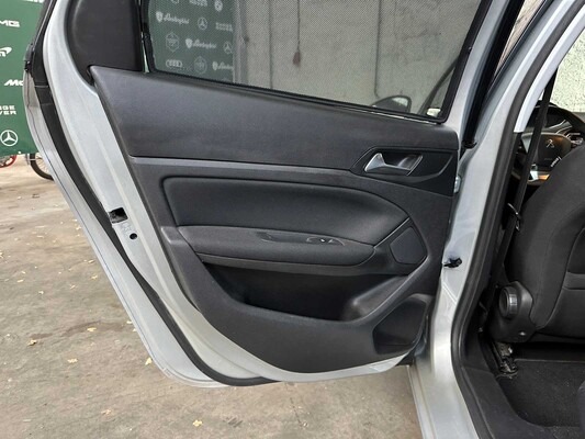 Peugeot 308 1.2 PureTech Allure 110pk 2015, ZT-579-K