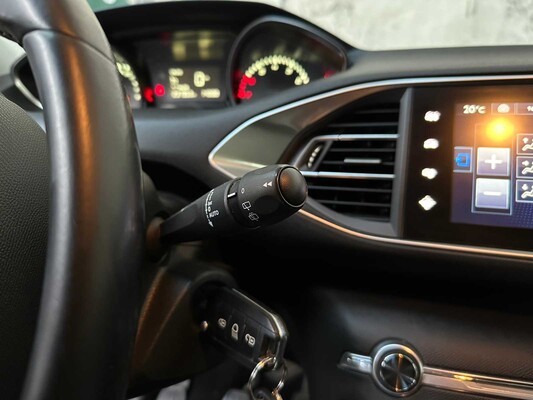 Peugeot 308 1.2 PureTech Allure 110pk 2015, ZT-579-K