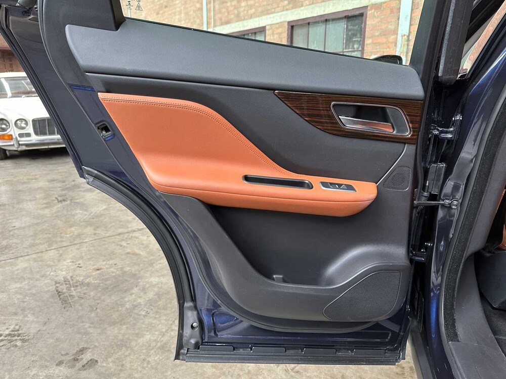 Jaguar F-PACE 2.0 Portfolio AWD 25d 241hp 2017, SV-524-B