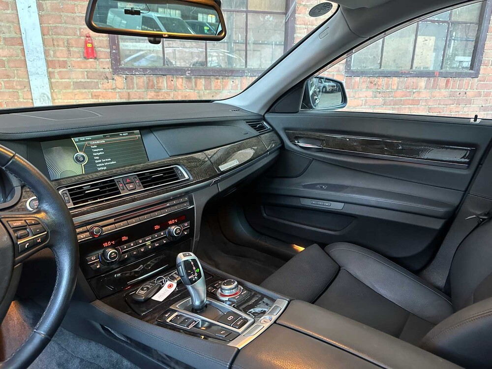 BMW ActiveHybrid7 F04 4.4 V8 465PS 2011