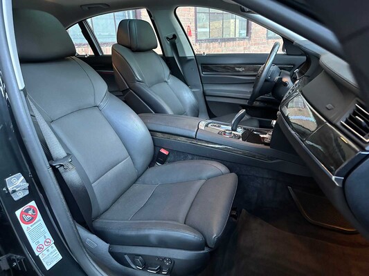 BMW ActiveHybrid7 F04 4.4 V8 465PS 2011