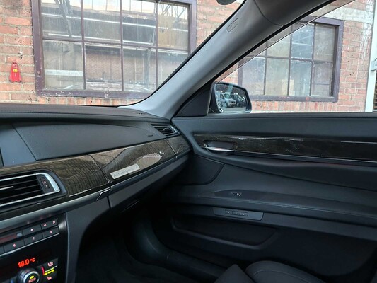 BMW ActiveHybrid7 F04 4.4 V8 465PS 2011