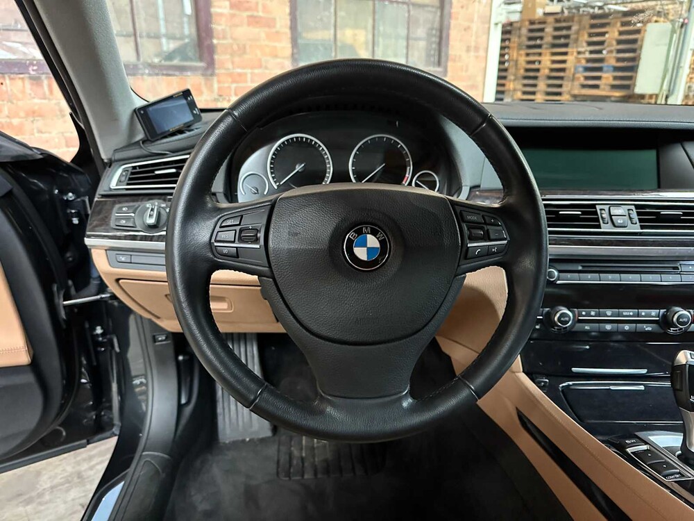 BMW ActiveHybrid7 F04 4.4 V8 465PS 2011