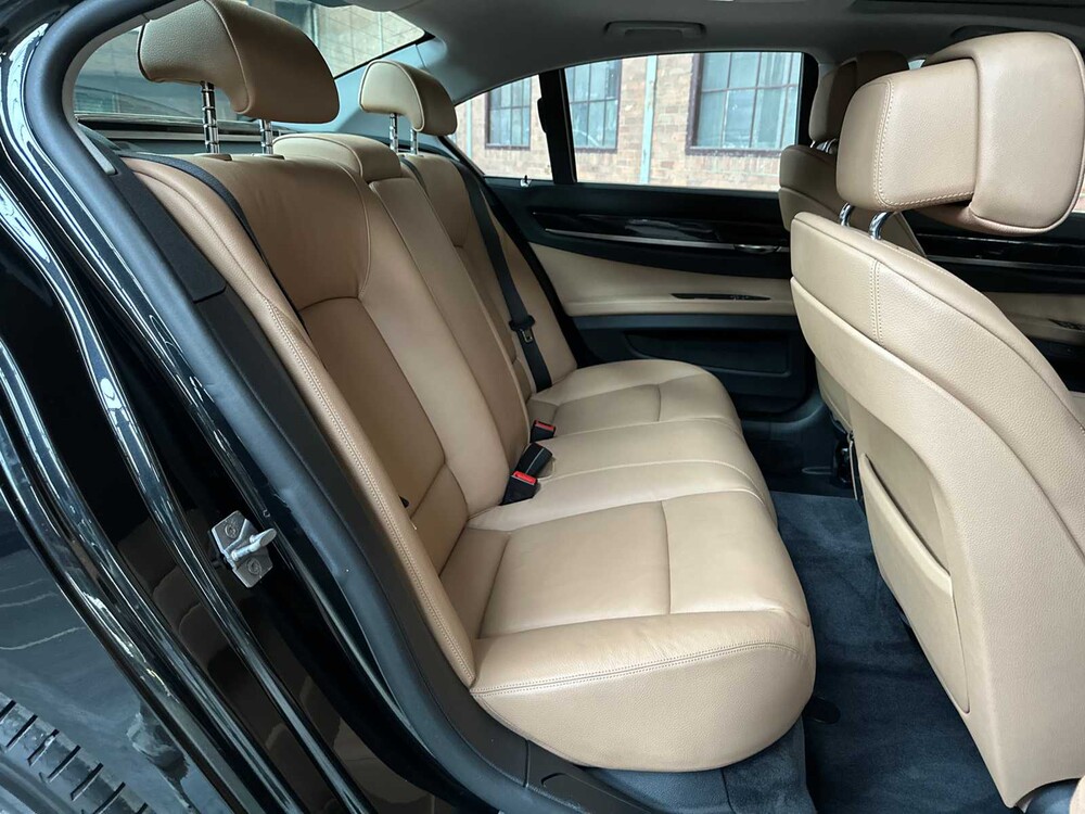 BMW ActiveHybrid7 F04 4.4 V8 465PS 2011