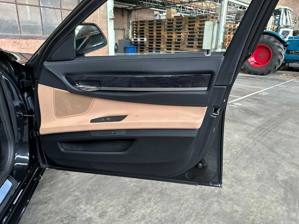 BMW ActiveHybrid7 F04 4.4 V8 465PS 2011