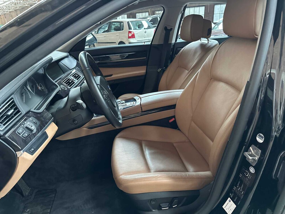 BMW ActiveHybrid7 F04 4.4 V8 465PS 2011