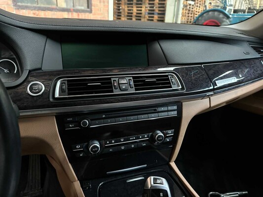 BMW ActiveHybrid7 F04 4.4 V8 465PS 2011