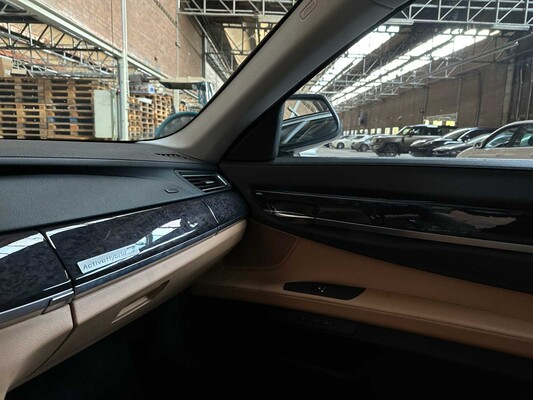 BMW ActiveHybrid7 F04 4.4 V8 465PS 2011