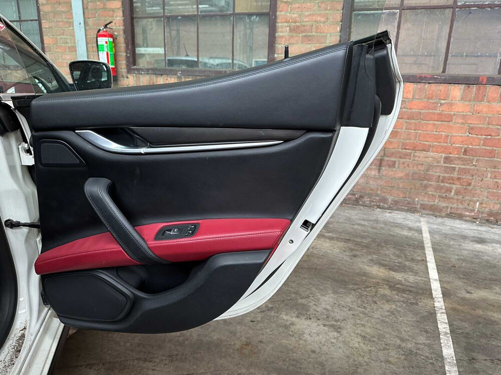 Maserati Ghibli 3.0 V6 D 275hp 2015, 9-ZSL-90