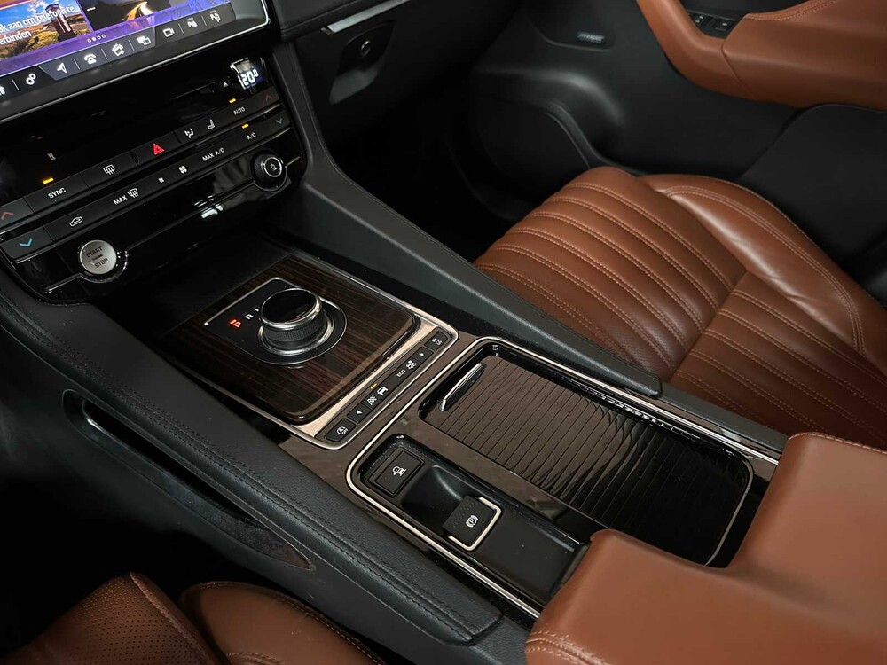 Jaguar F-PACE 2.0 Portfolio AWD 25d 241pk 2017, SV-524-B