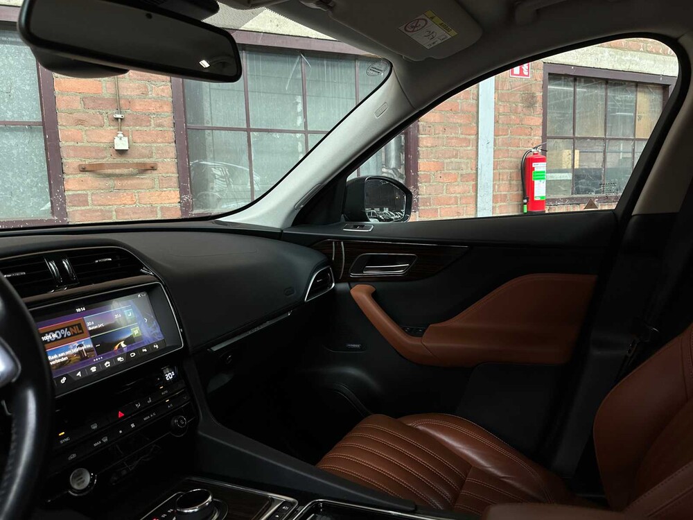 Jaguar F-PACE 2.0 Portfolio AWD 25d 241pk 2017, SV-524-B