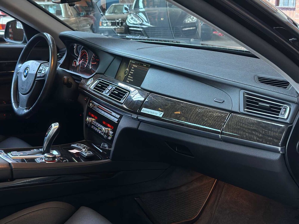 BMW ActiveHybrid7 F04 4.4 V8 465pk 2011