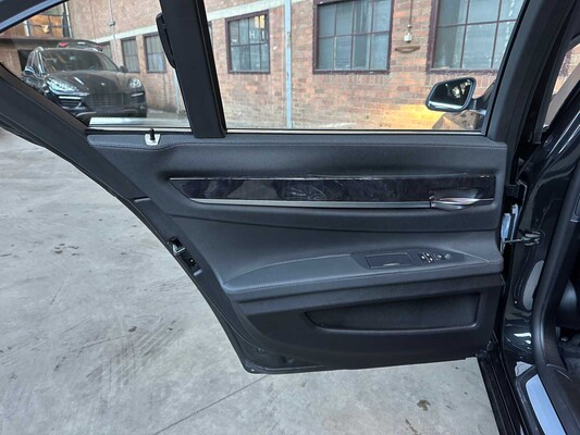 BMW ActiveHybrid7 F04 4.4 V8 465pk 2011