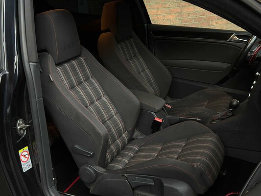 Volkswagen Golf GTI VI 2.0 DSG 211pk 2010 (NEW ENGINE 71.547) Golf 6, J-699-TZ