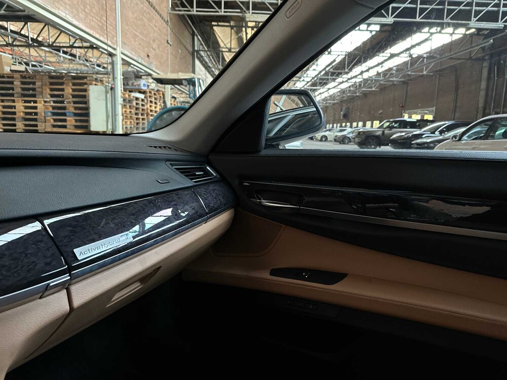 BMW ActiveHybrid7 F04 4.4 V8 465pk 2011