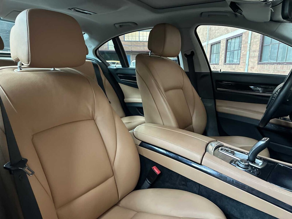 BMW ActiveHybrid7 F04 4.4 V8 465pk 2011