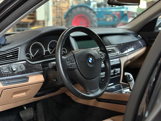 BMW ActiveHybrid7 F04 4.4 V8 465pk 2011