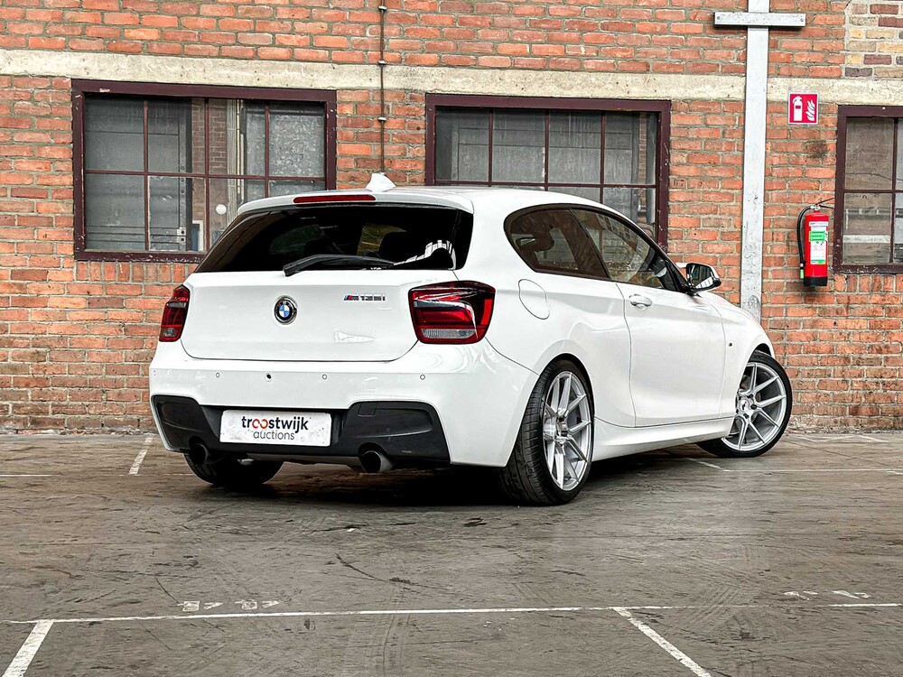 BMW M135i High Executive 1-Serie 320pk 2013 (handgeschakeld), XT-751-F