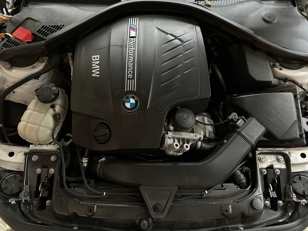 BMW M135i High Executive 1-Serie 320pk 2013 (handgeschakeld), XT-751-F