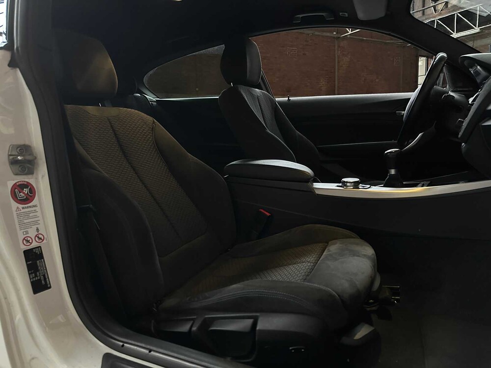 BMW M135i High Executive 1-Serie 320pk 2013 (handgeschakeld), XT-751-F