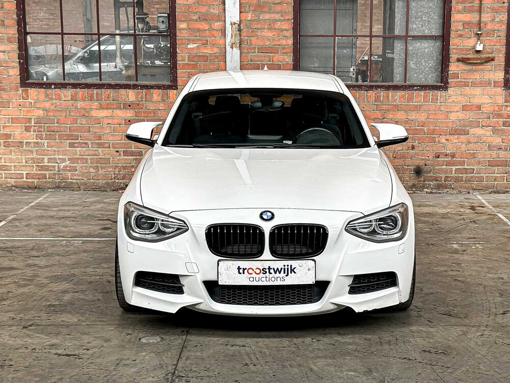 BMW M135i High Executive 1-Serie 320pk 2013 (handgeschakeld), XT-751-F