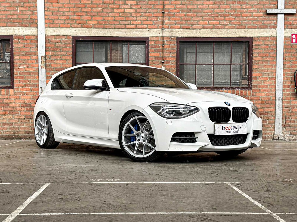 BMW M135i High Executive 1-Serie 320pk 2013 (handgeschakeld), XT-751-F