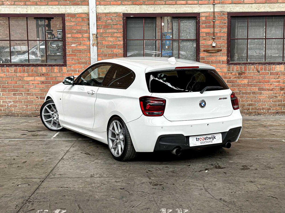 BMW M135i High Executive 1-Serie 320pk 2013 (handgeschakeld), XT-751-F
