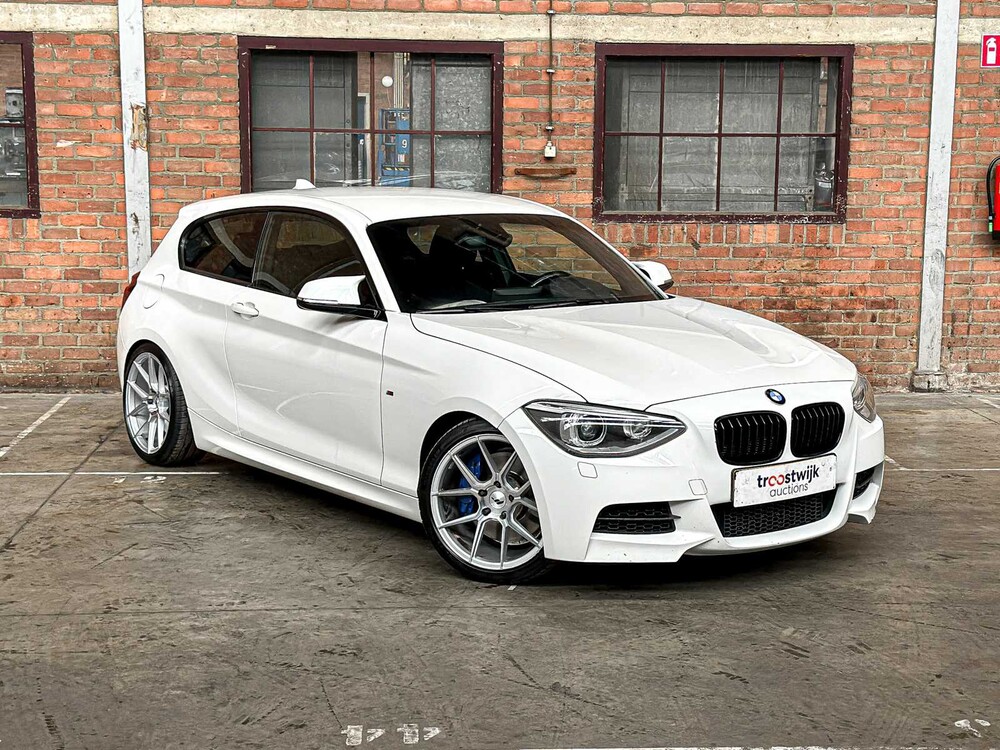 BMW M135i High Executive 1-Serie 320pk 2013 (handgeschakeld), XT-751-F