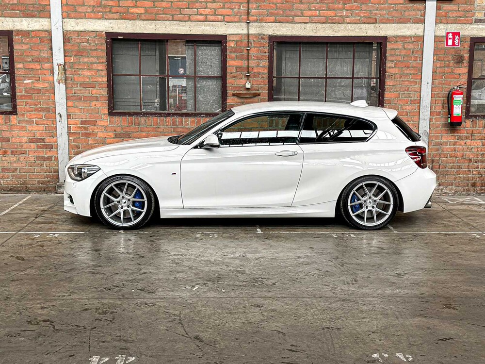 BMW M135i High Executive 1-Serie 320pk 2013 (handgeschakeld), XT-751-F