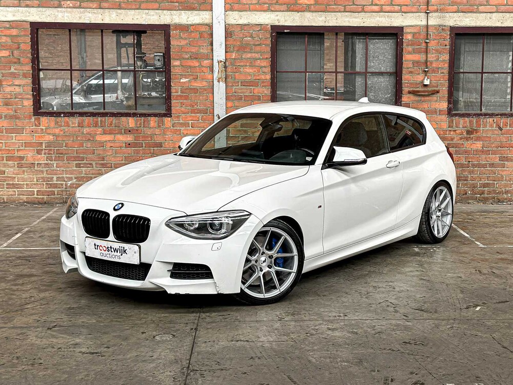 BMW M135i High Executive 1-Serie 320pk 2013 (handgeschakeld), XT-751-F