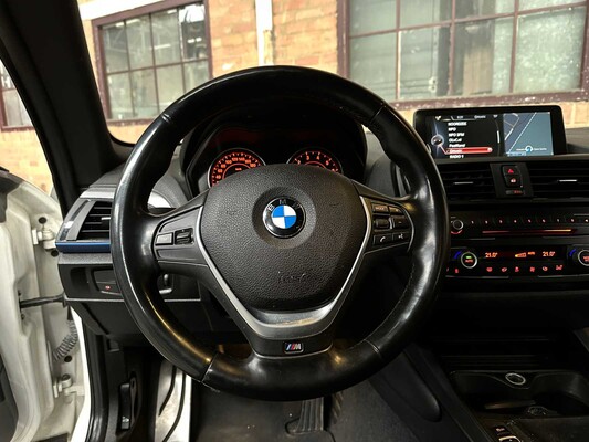 BMW M135i High Executive 1-Serie 320pk 2013 (handgeschakeld), XT-751-F