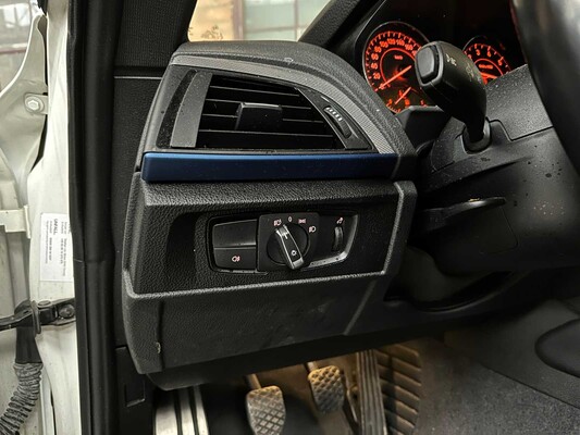 BMW M135i High Executive 1-Serie 320pk 2013 (handgeschakeld), XT-751-F