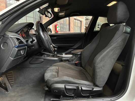 BMW M135i High Executive 1-Serie 320pk 2013 (handgeschakeld), XT-751-F