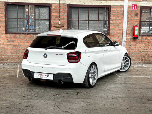 BMW M135i High Executive 1-Serie 320pk 2013 (handgeschakeld), XT-751-F