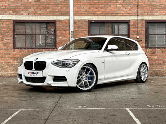 BMW M135i High Executive 1-Serie 320pk 2013 (handgeschakeld), XT-751-F