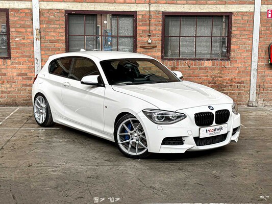 BMW M135i High Executive 1-Serie 320pk 2013 (handgeschakeld), XT-751-F