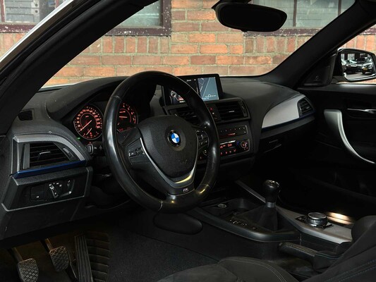 BMW M135i High Executive 1-Serie 320pk 2013 (handgeschakeld), XT-751-F