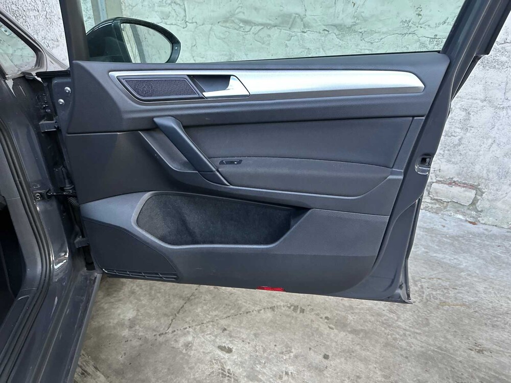 Volkswagen Golf Sportsvan 1.0 TSI Highline 110pk 2018, N-155-RT