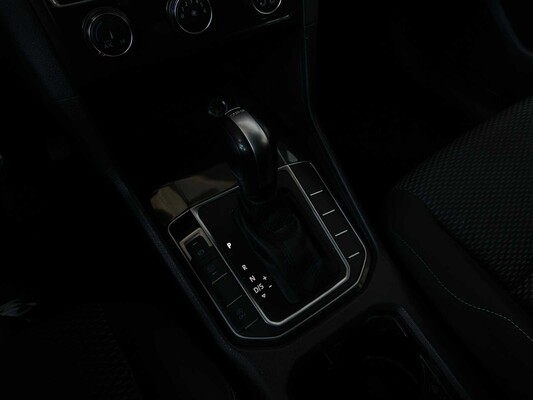 Volkswagen Golf Sportsvan 1.0 TSI Highline 110pk 2018, N-155-RT