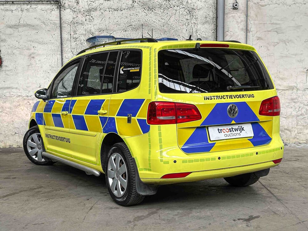 Volkswagen Touran 2.0 TDI Comfortline BlueMotion (AUTOMAAT) 140pk 2013, 8-KNN-06