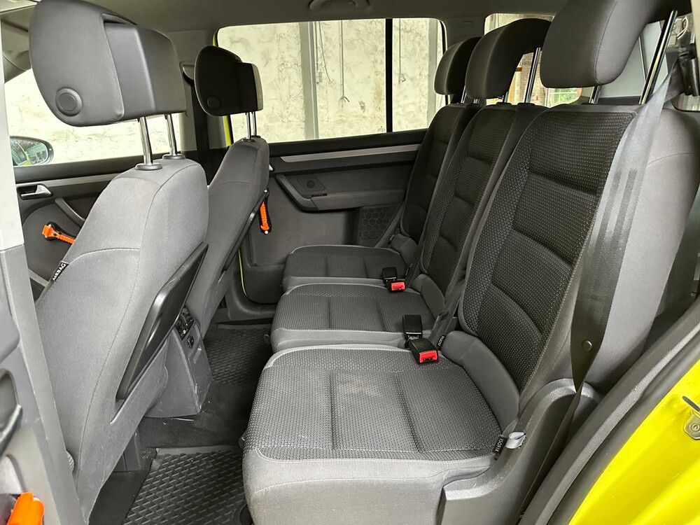 Volkswagen Touran 2.0 TDI Comfortline BlueMotion (AUTOMAAT) 140pk 2013, 8-KNN-06