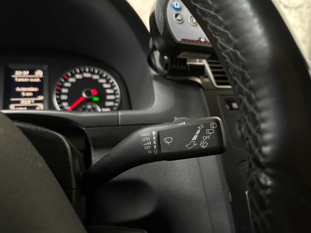 Volkswagen Touran 2.0 TDI Comfortline BlueMotion (AUTOMAAT) 140pk 2013, 8-KNN-06